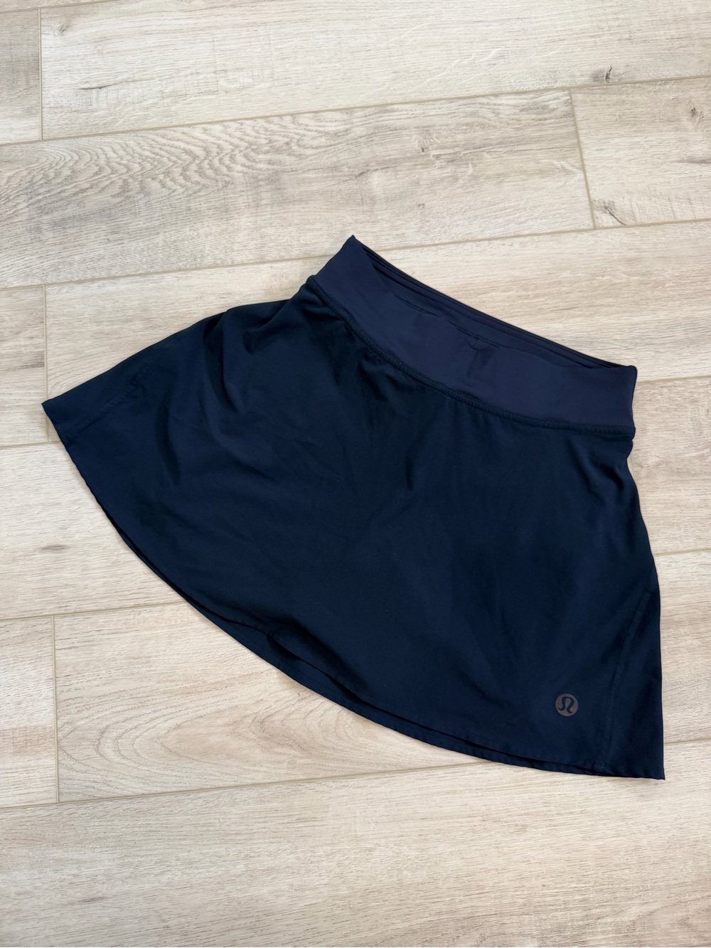 Lululemon Lightweight High-Rise Tennis Skirt
Navy Size 2